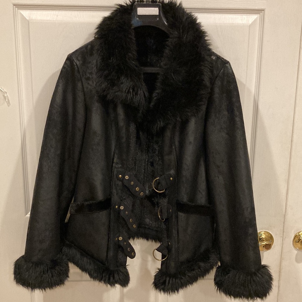 Skea, a luxury skiwear and lifestyle brand, size 10 women’s jacket.